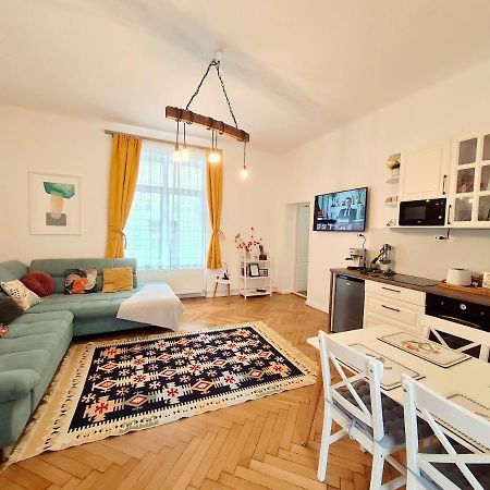 Jasmine Serenity Apartment - Central, Behind Black Church Braşov Dış mekan fotoğraf