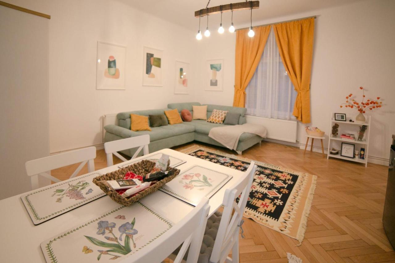 Jasmine Serenity Apartment - Central, Behind Black Church Braşov Dış mekan fotoğraf