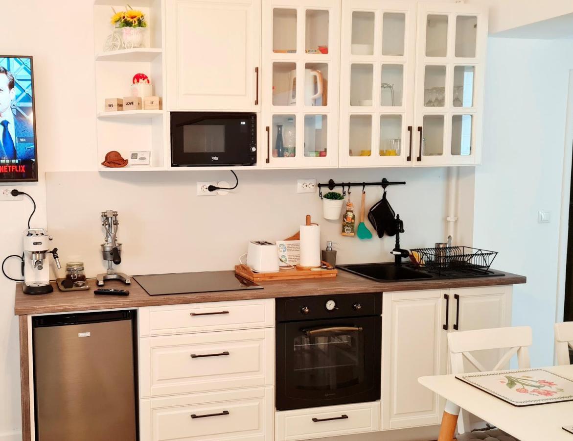 Jasmine Serenity Apartment - Central, Behind Black Church Braşov Dış mekan fotoğraf