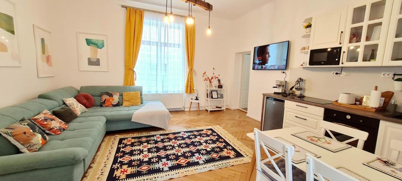 Jasmine Serenity Apartment - Central, Behind Black Church Braşov Dış mekan fotoğraf